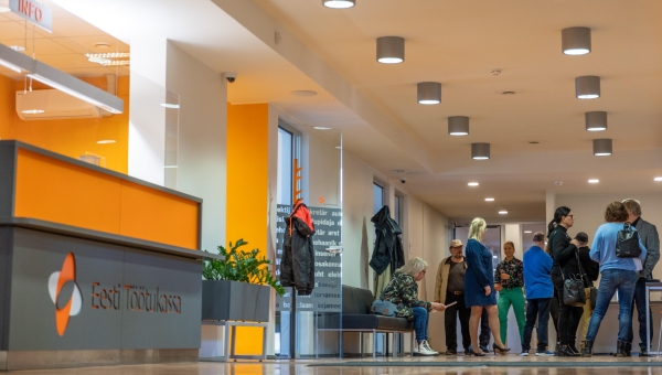 Seoses muudatustega töötukassa ametinimetustes jääb esialgu Võru maakonda seitse ametikohta. Kollektiivse koondamise käigus kadus ära kolm ametikohta. Uuel aastal toimuv kümne ametikoha koondamine puudutab tõenäoliselt ka siinset osakonda. Foto: AIGAR NAGEL